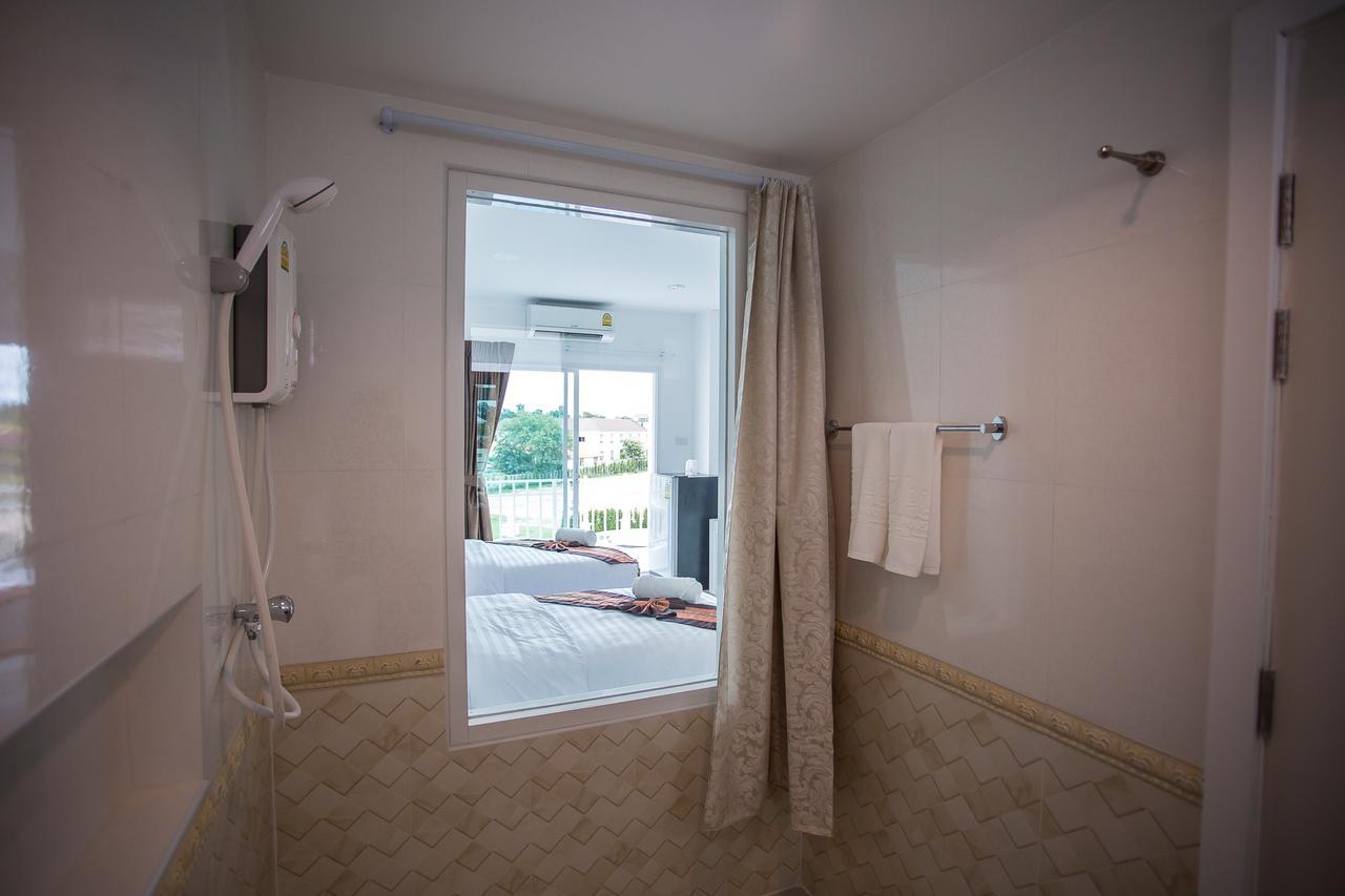 Hotel White House à Tak Extérieur photo