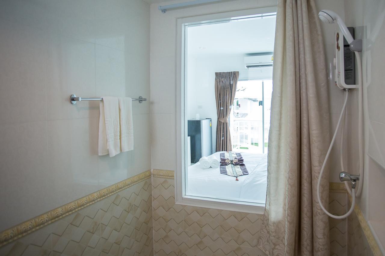 Hotel White House à Tak Extérieur photo