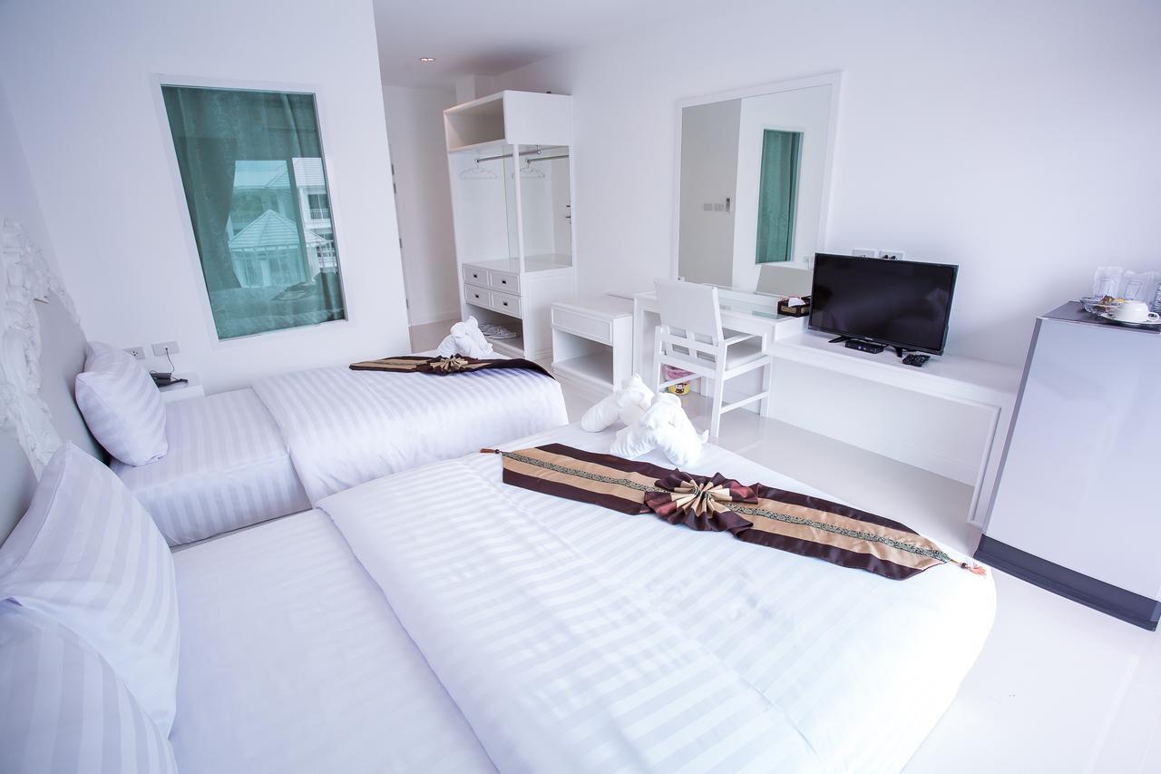 Hotel White House à Tak Extérieur photo