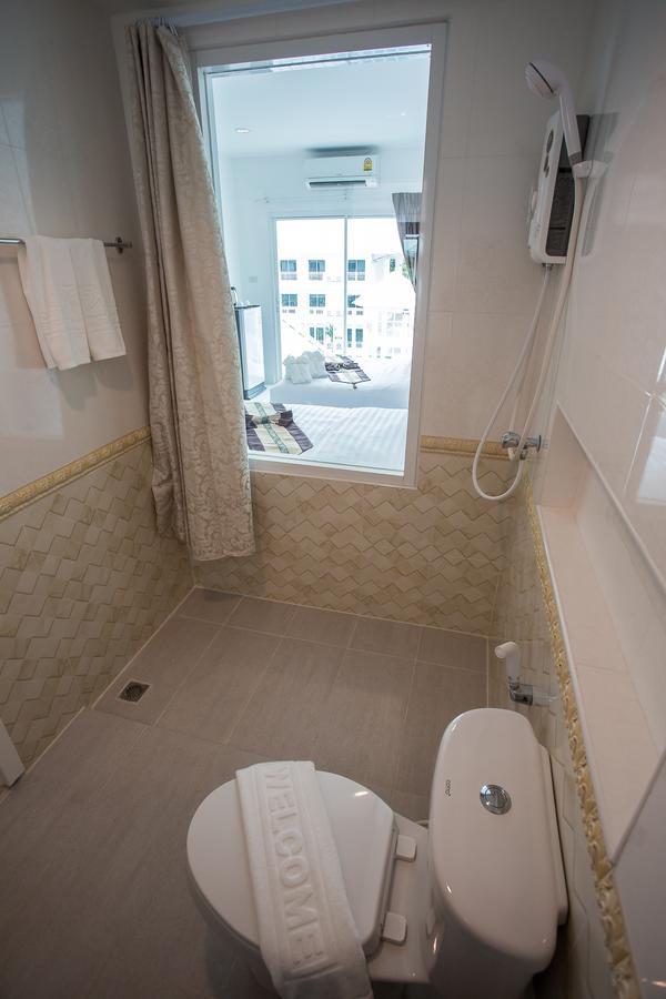 Hotel White House à Tak Extérieur photo